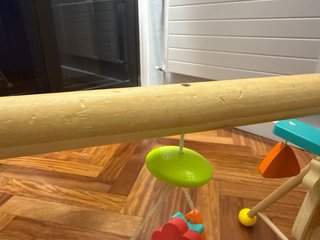Gimnasio de bebé de madera con animales