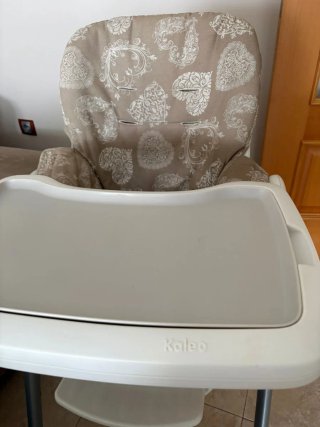 Trona Kaleo de Bebé Confort.