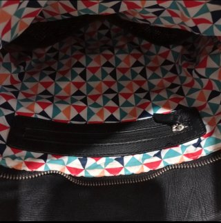 Bolso Bbest negro piel con detalles camel