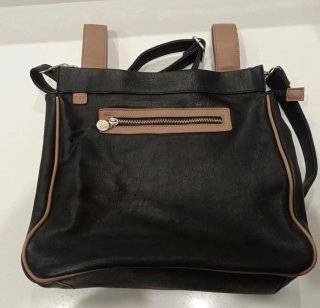 Bolso Bbest negro piel con detalles camel
