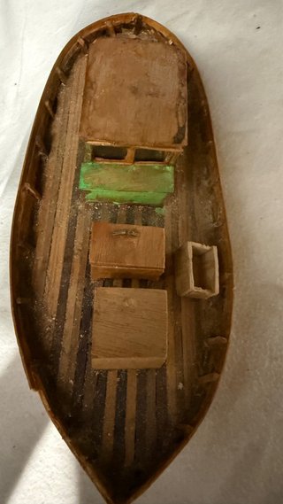 Maqueta de barco de madera detallada