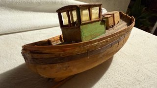 Maqueta de barco de madera detallada