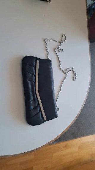 Bolso de fiesta negro y plateado