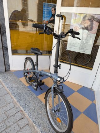 Bicicleta pieghevole Decathlon grigia