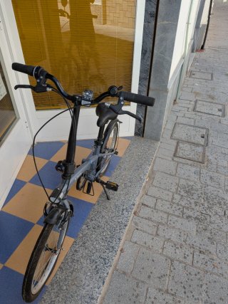 Bicicleta pieghevole Decathlon grigia