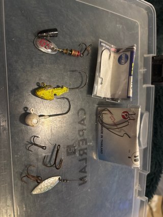 Caja señuelos pesca variados