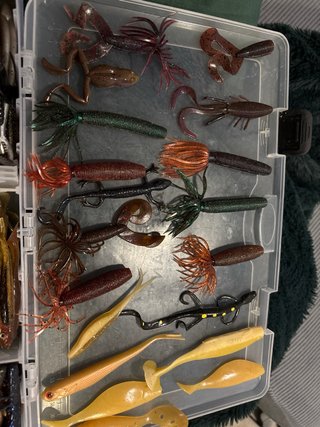 Caja señuelos pesca variados