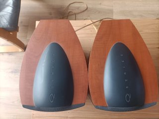 Altavoces KEF Q1 Negros y Marrones