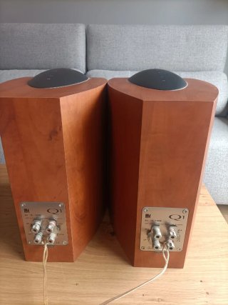 Altavoces KEF Q1 Negros y Marrones