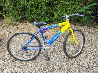 Bicicleta HADOR BTT Azul y Amarilla