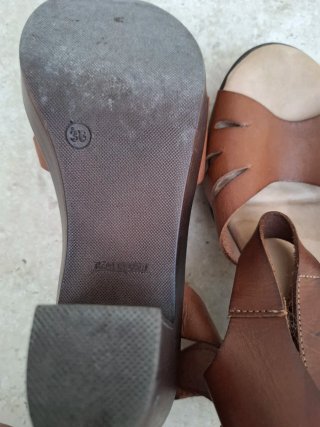 Sandalias tacón cuero marrón