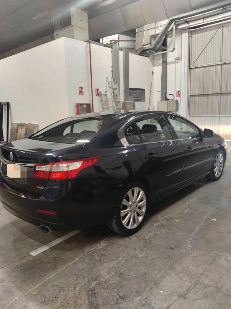 Renault Latitude 2013 - foto 1