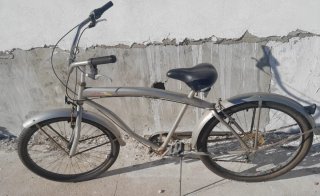Bicicleta estilo cruiser plateada