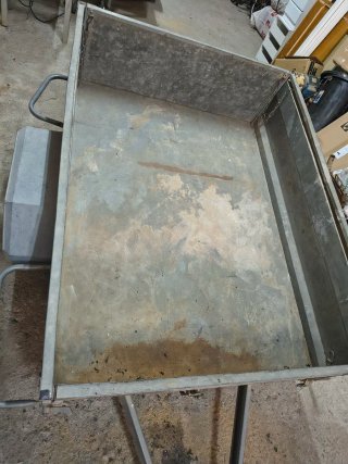 Remolque galvanizado con basculante