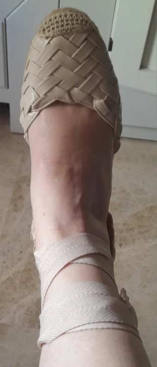 Zapatos de esparto beige con lazo