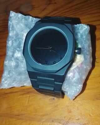 Reloj negro moderno