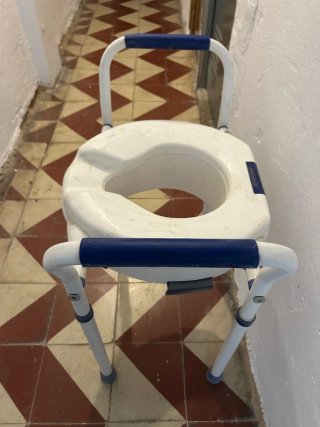 Silla de baño regulable sin respaldo