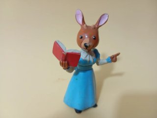Figura profesora Aldea del Arce