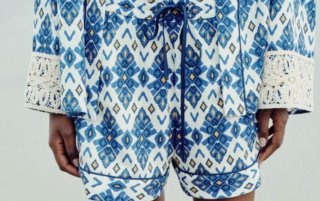 Chaqueta Zara Estampada Azul y Blanca y pantalón
