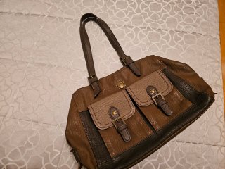Bolso de piel marrón