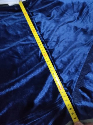 Vestido azul tirantas por encima de las rodillas