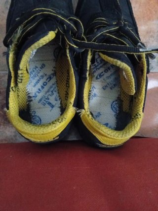 Zapatos de seguridad Cofra negros y amarillos