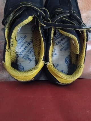 Zapatos de seguridad Cofra negros y amarillos
