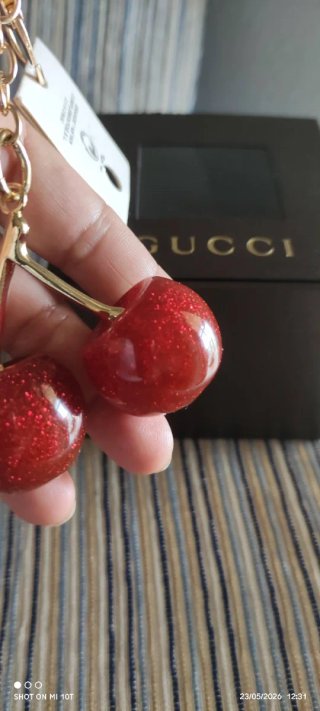 Llavero de cerezas con purpurina