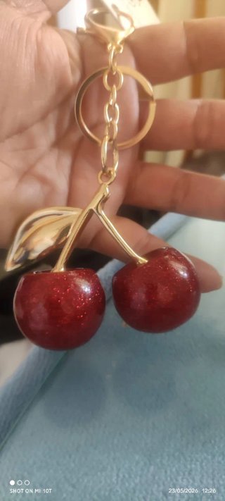 Llavero de cerezas con purpurina