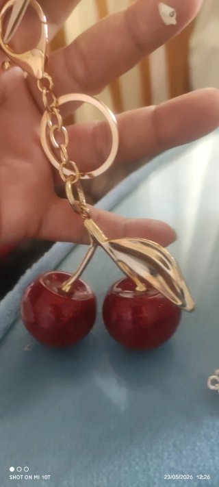 Llavero de cerezas con purpurina