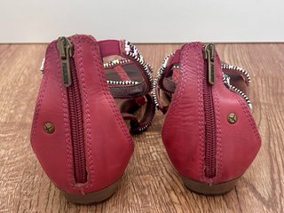 Sandalias Pikolinos abalorios y tiras trenzadas
