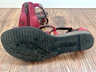 Sandalias Pikolinos abalorios y tiras trenzadas
