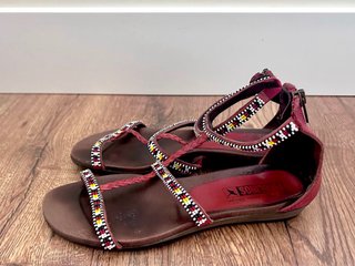 Sandalias Pikolinos abalorios y tiras trenzadas