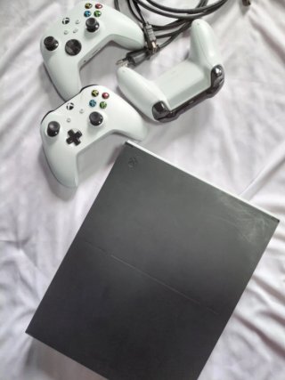 Xbox One S Blanca + 3 Mandos