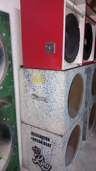 Cajas de medios para coche