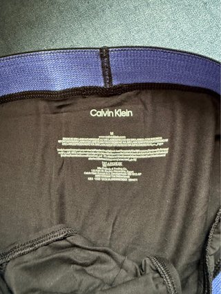 1 Calvin Klein Slip Negro Talla M