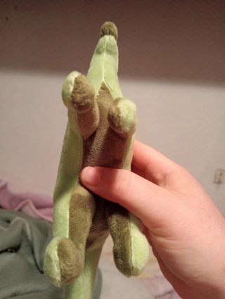 Dinosaurio de peluche hecho a mano