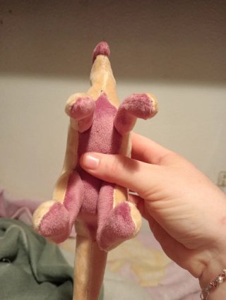 Dinosaurio de peluche hecho a mano