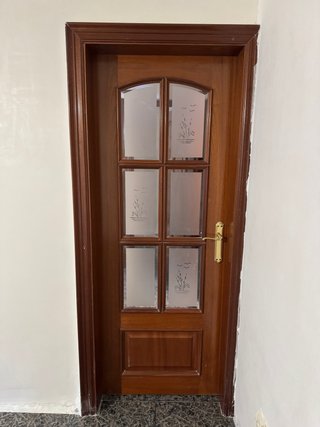 Puerta madera cristal translúcido