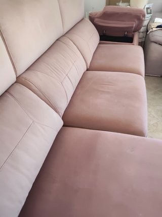 Sofá modular rosa con almacenaje