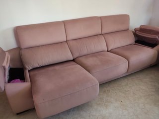 Sofá modular rosa con almacenaje