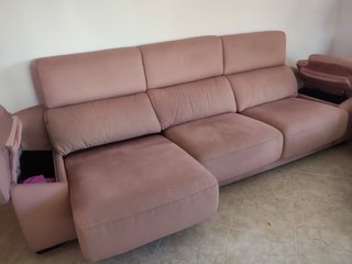 Sofá modular rosa con almacenaje