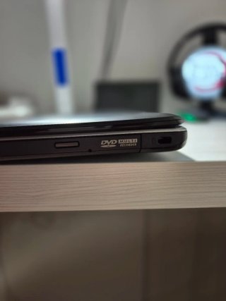 Portátil ASUS funcionando con Windows 10