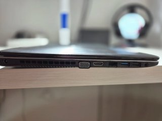 Portátil ASUS funcionando con Windows 10