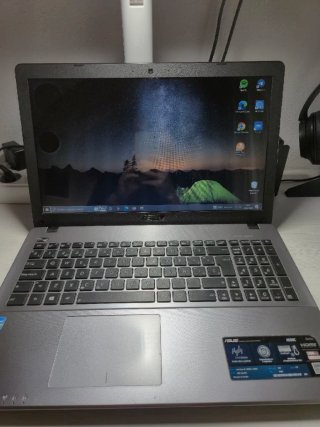 Portátil ASUS funcionando con Windows 10