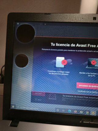 Portátil ASUS funcionando con Windows 10