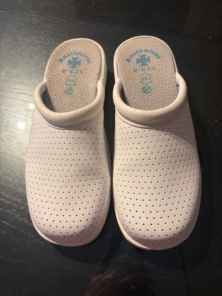 Zuecos sanitarios D'KEL blancos talla 37