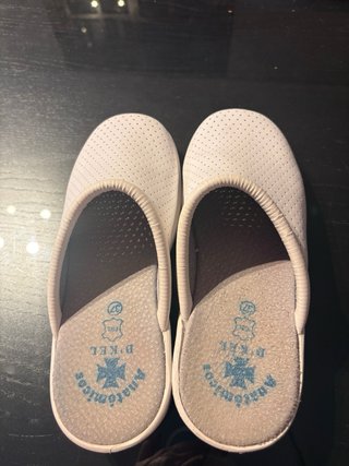 Zuecos sanitarios D'KEL blancos talla 37