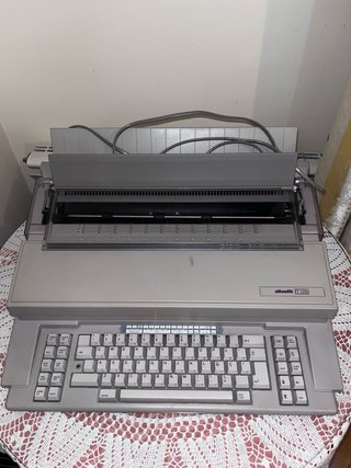 Máquina de escribir electrónica (aprox de los 80)