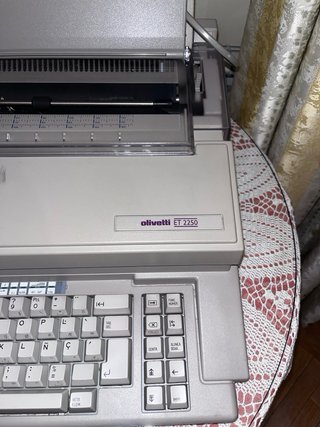 Máquina de escribir electrónica (aprox de los 80)